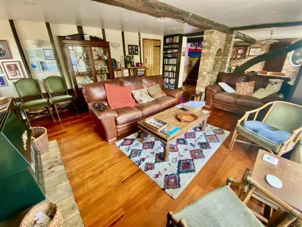 5 bed Detached
