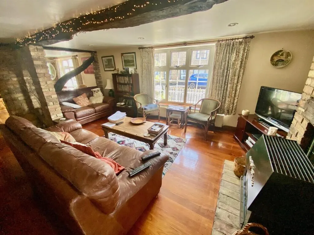 5 bed Detached