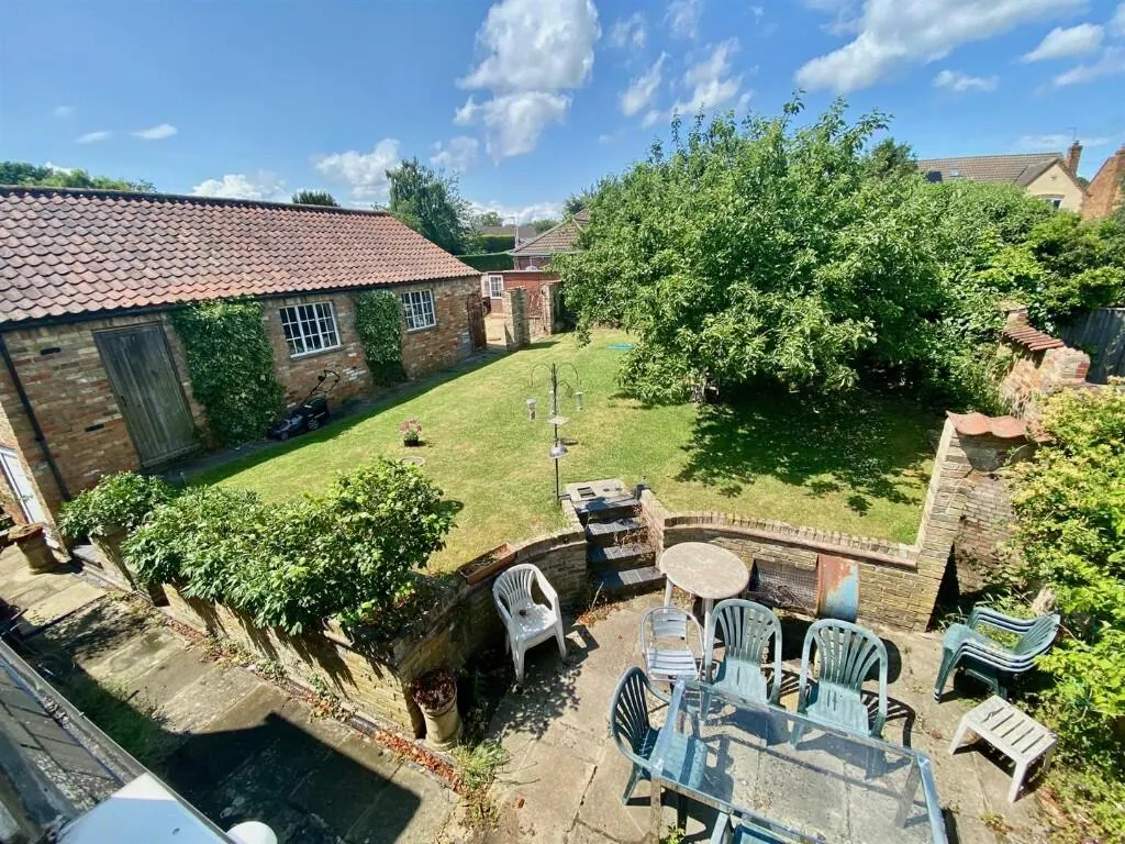 5 bed Detached