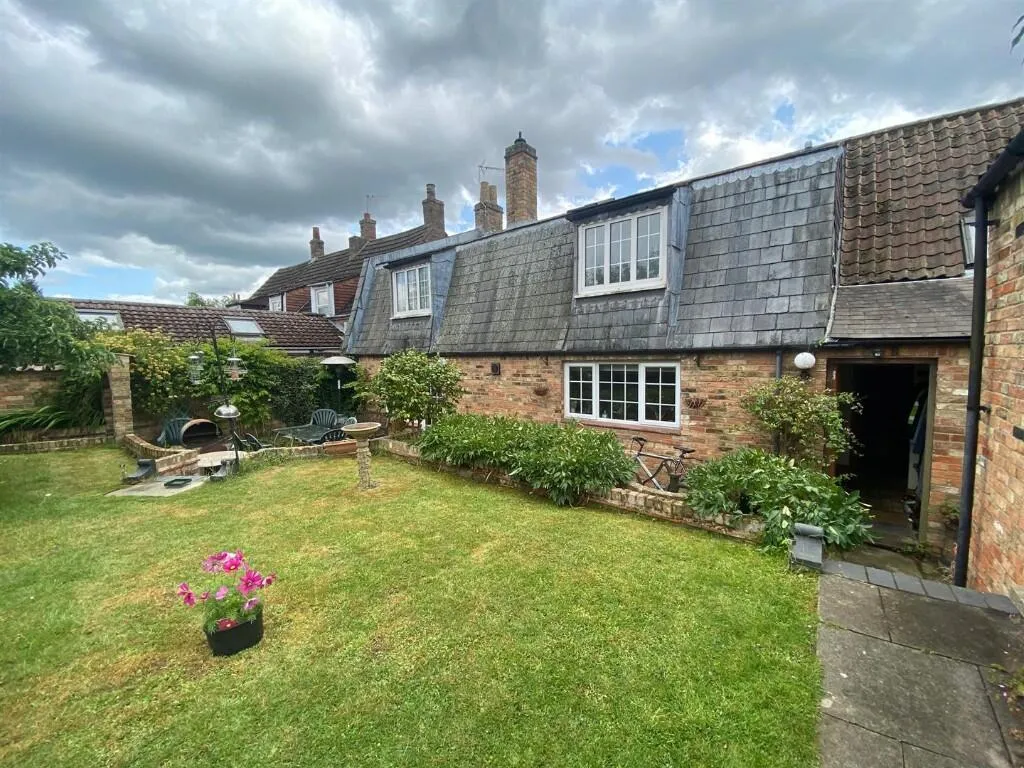 5 bed Detached