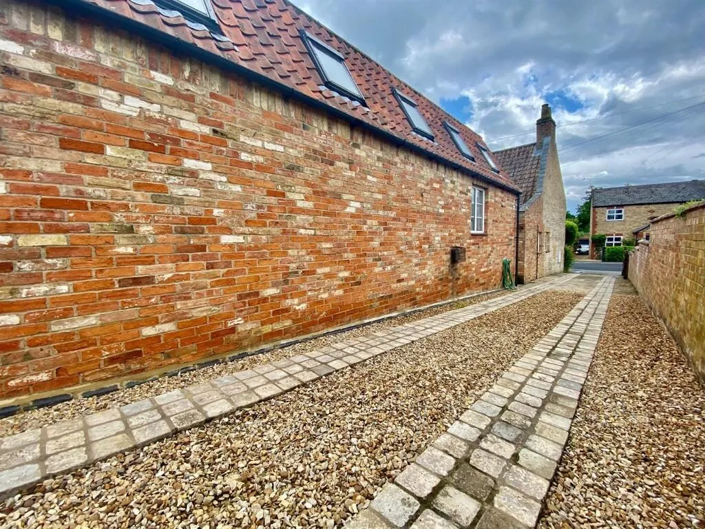 5 bed Detached