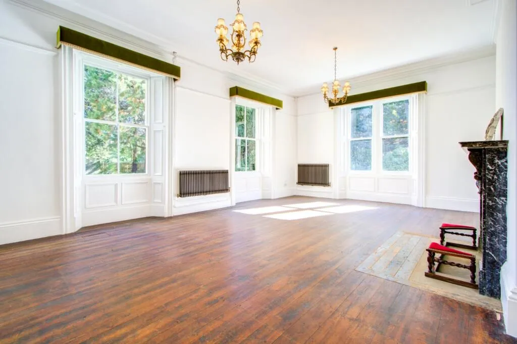 6 bed Character Property