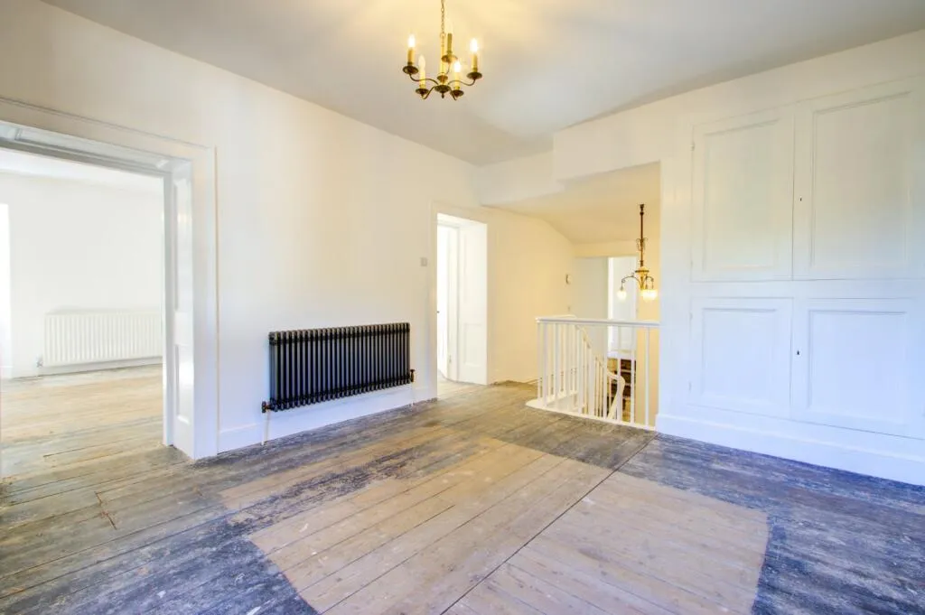 6 bed Character Property