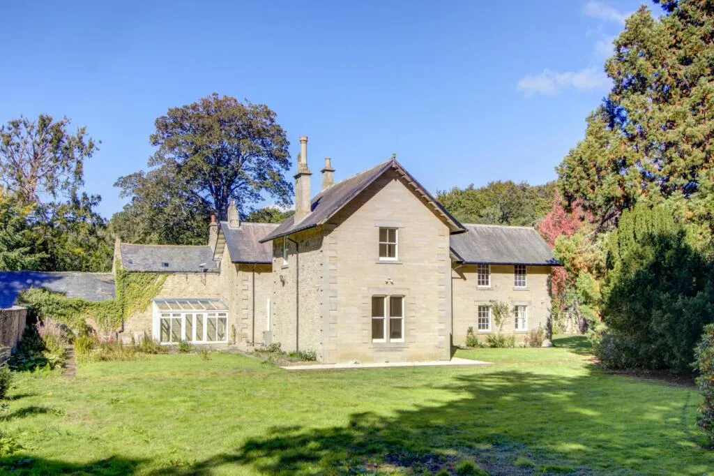 6 bed Character Property