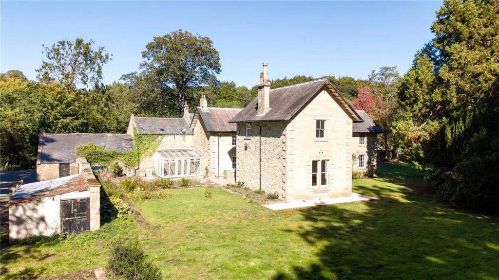 6 bed Character Property