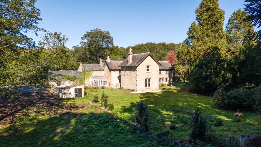 6 bed Character Property