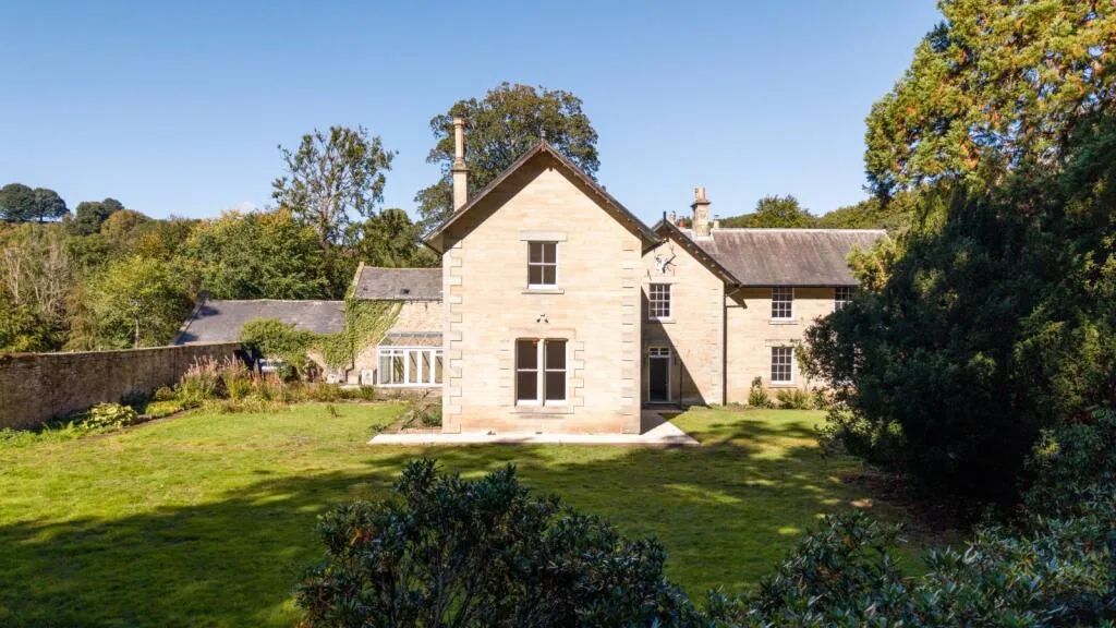6 bed Character Property