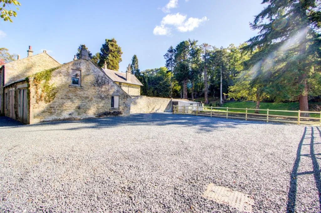 6 bed Character Property
