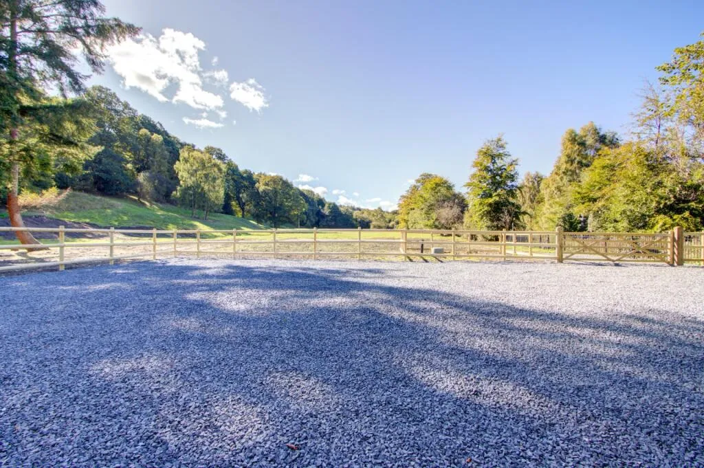 6 bed Character Property
