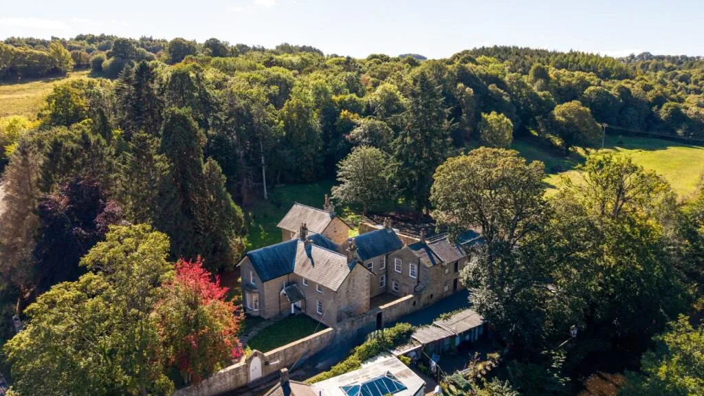 6 bed Character Property