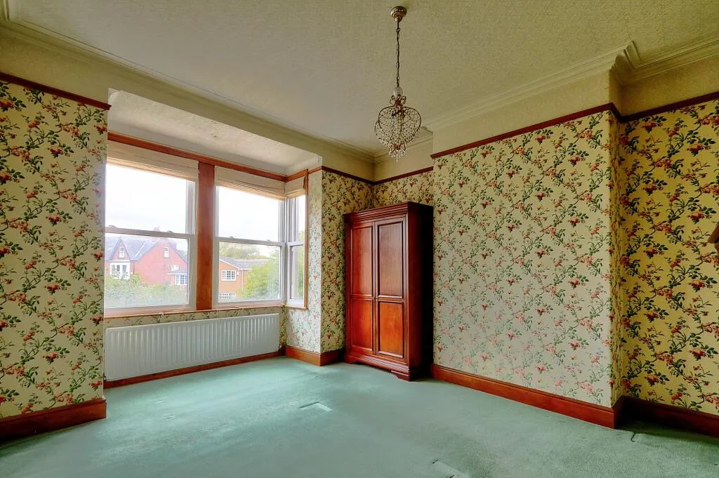 5 bed Semi-Detached