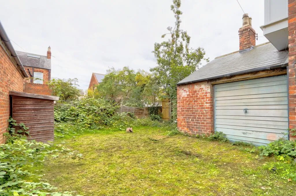 5 bed Semi-Detached