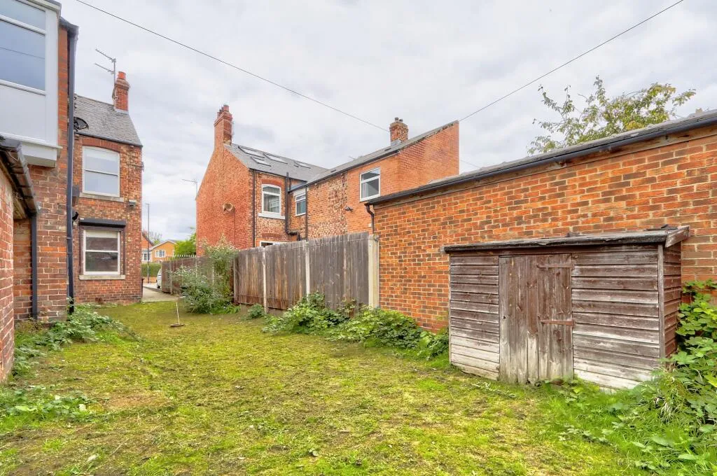 5 bed Semi-Detached