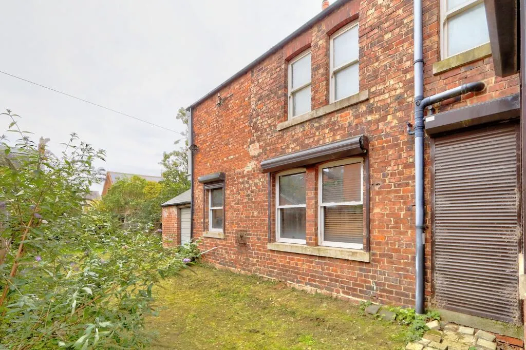 5 bed Semi-Detached