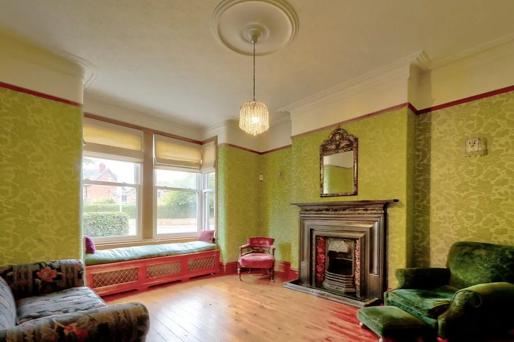 5 bed Semi-Detached