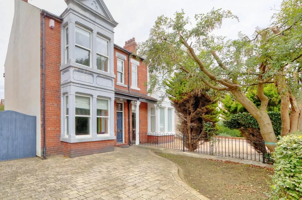5 bed Semi-Detached
