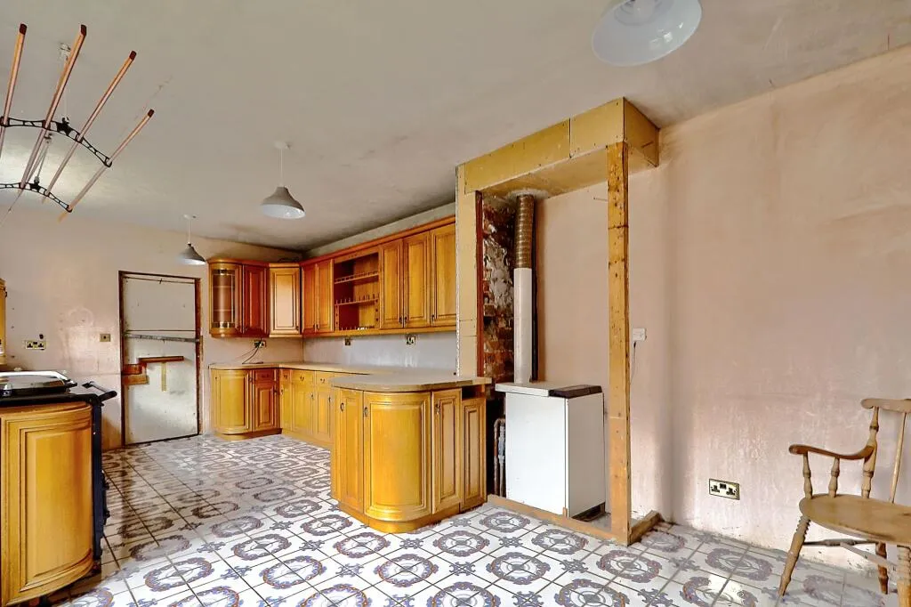 5 bed Semi-Detached