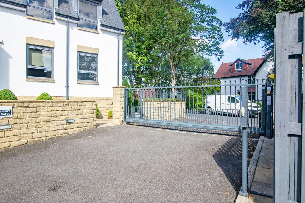 2 bed Ground Flat