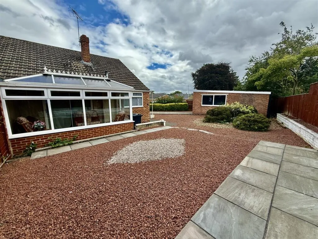 2 bed Semi-Detached Bungalow