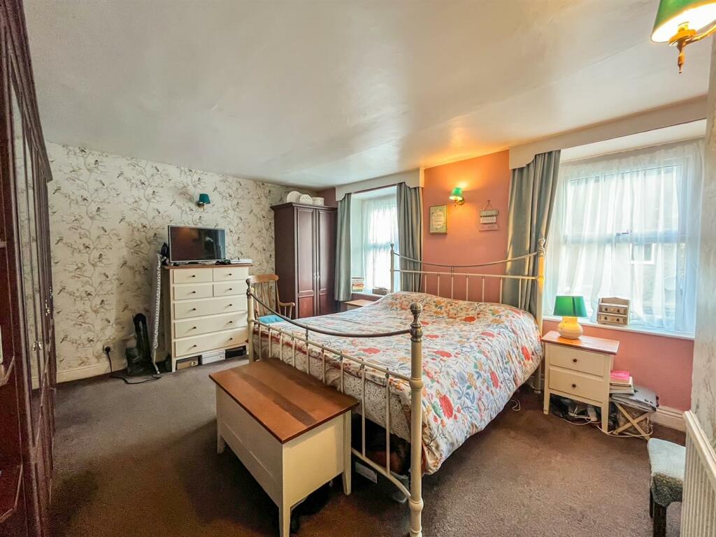 4 bed Detached
