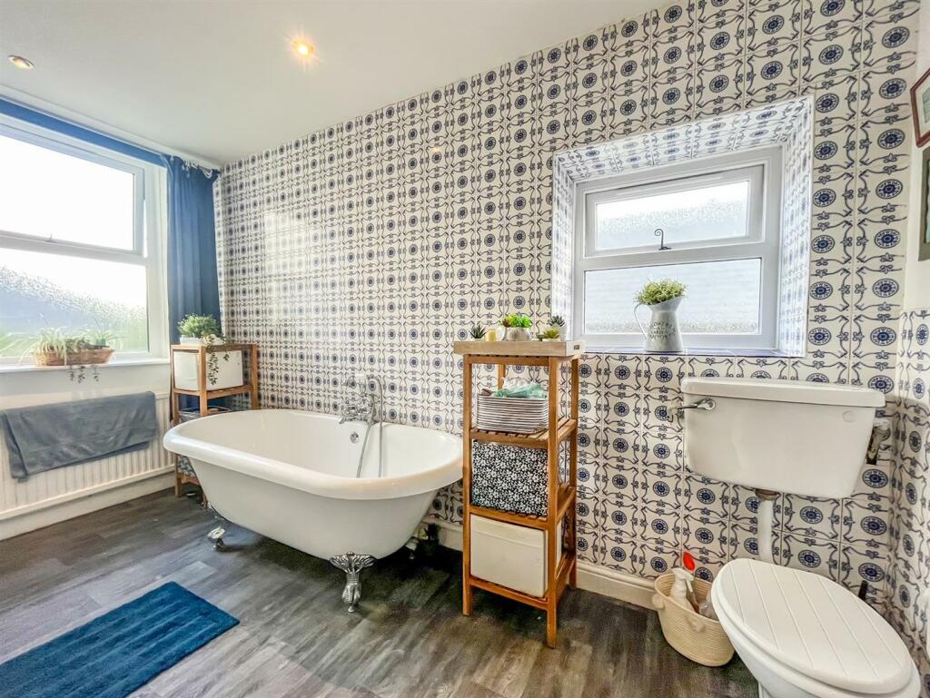 4 bed Detached