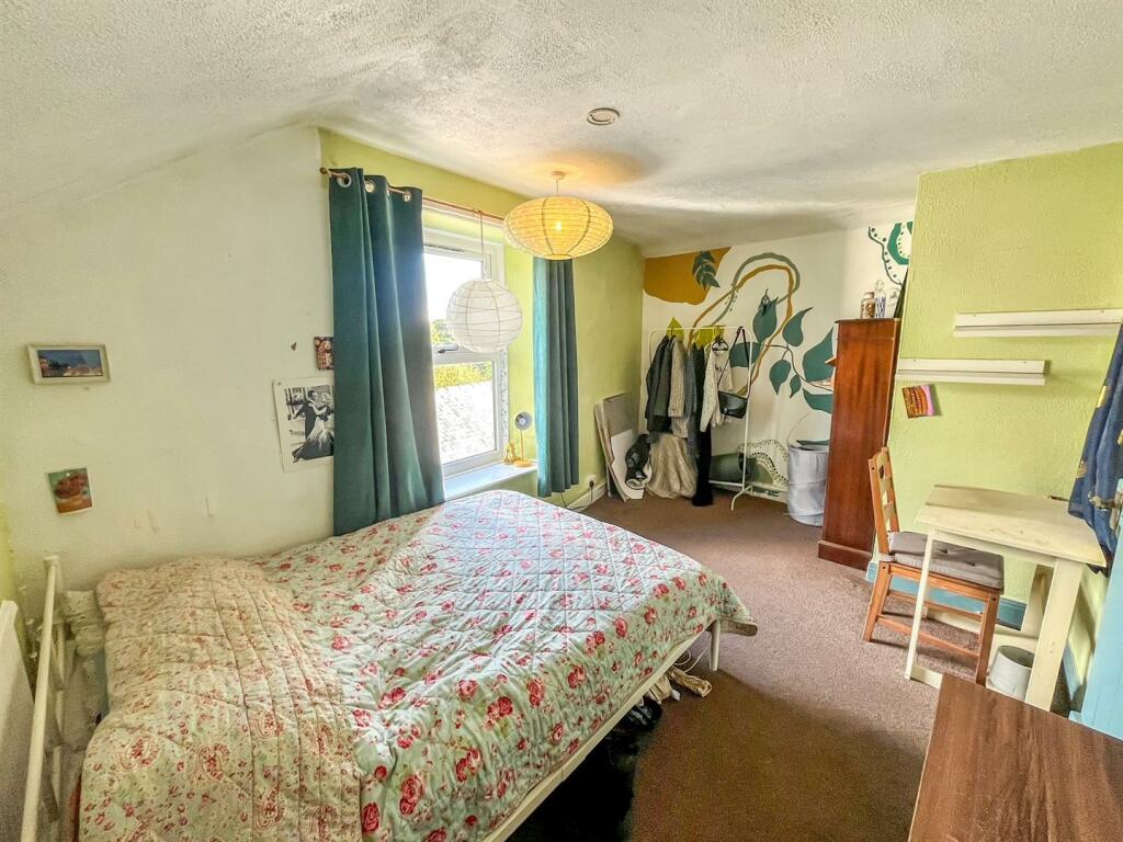 4 bed Detached