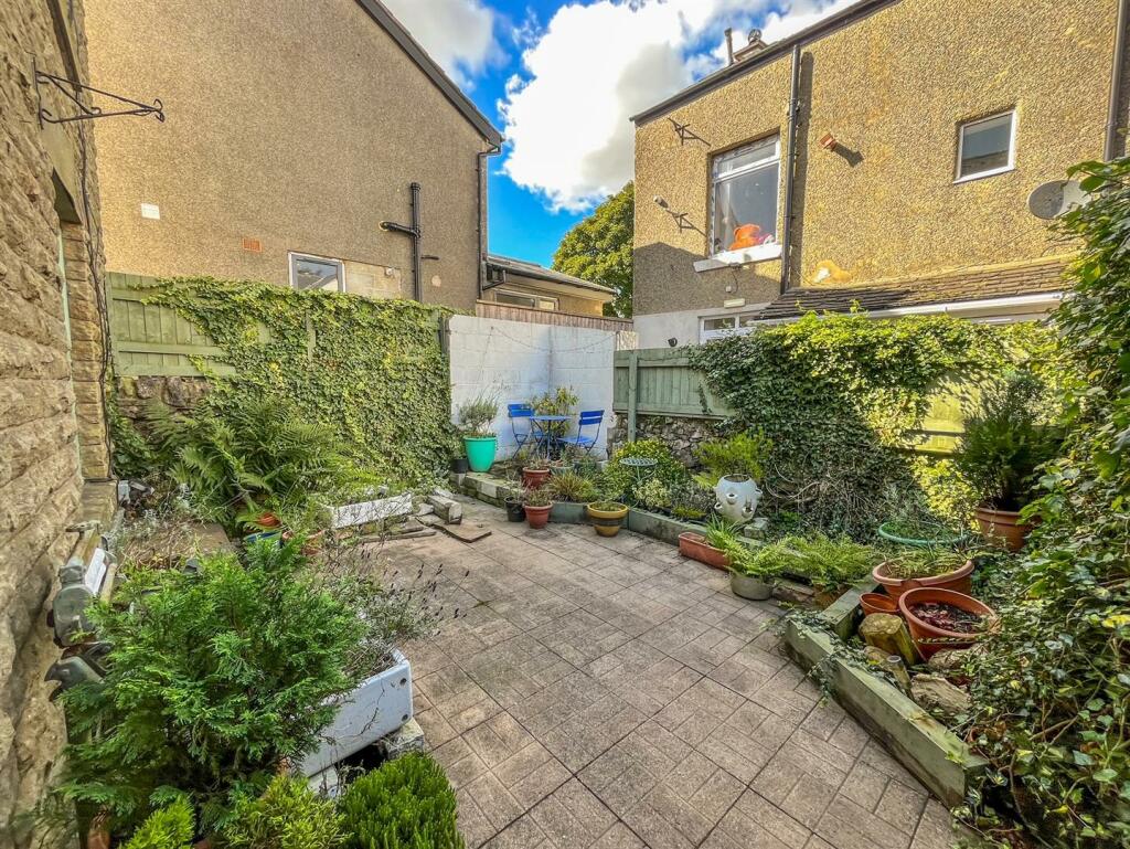 4 bed Detached
