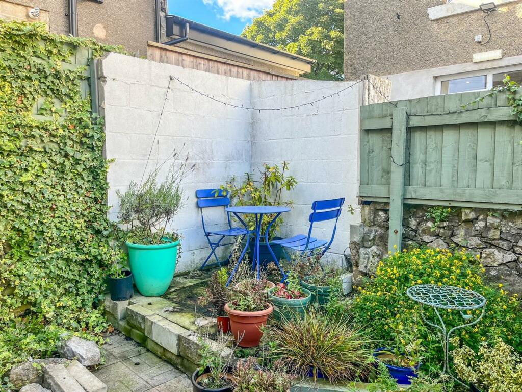 4 bed Detached