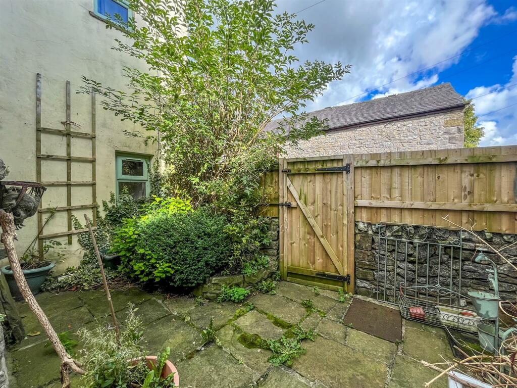 4 bed Detached