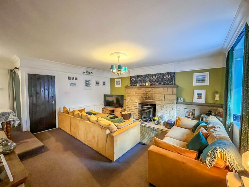 4 bed Detached