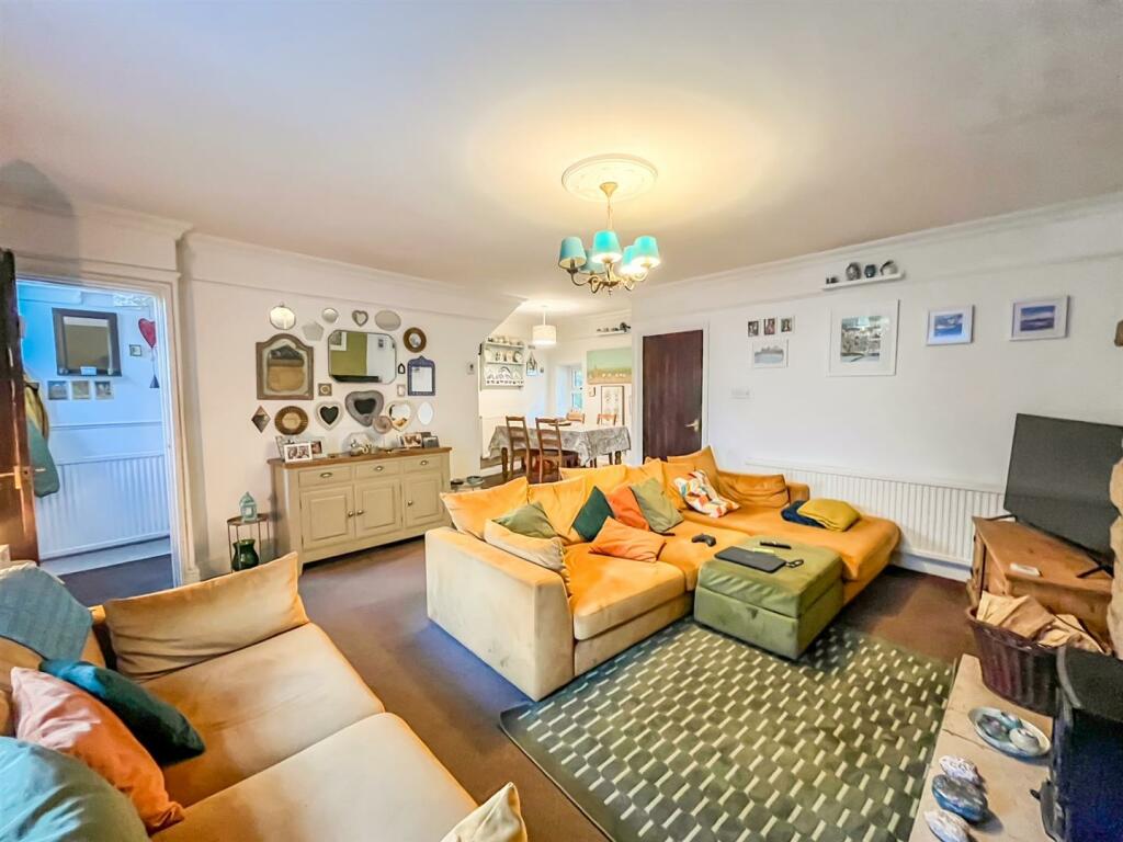 4 bed Detached