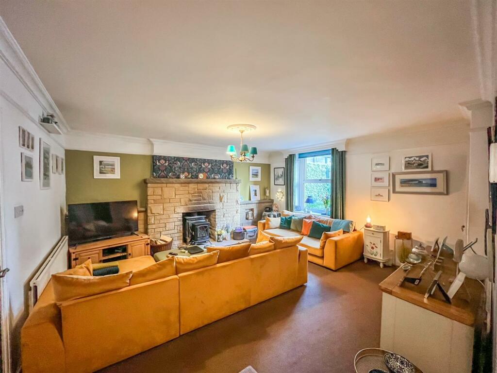 4 bed Detached