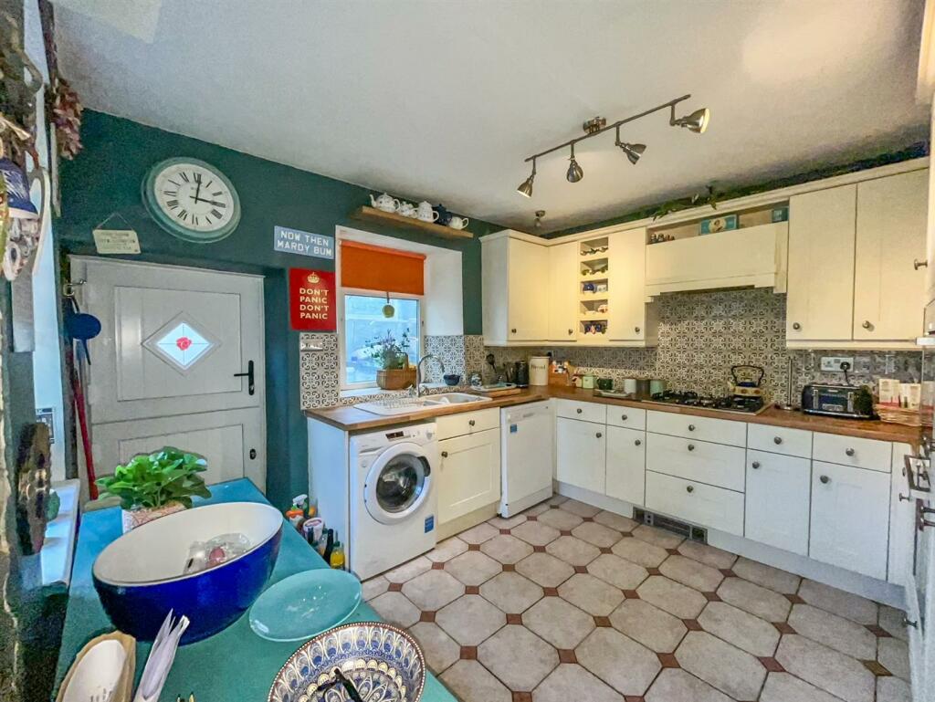 4 bed Detached