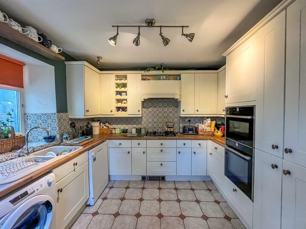 4 bed Detached