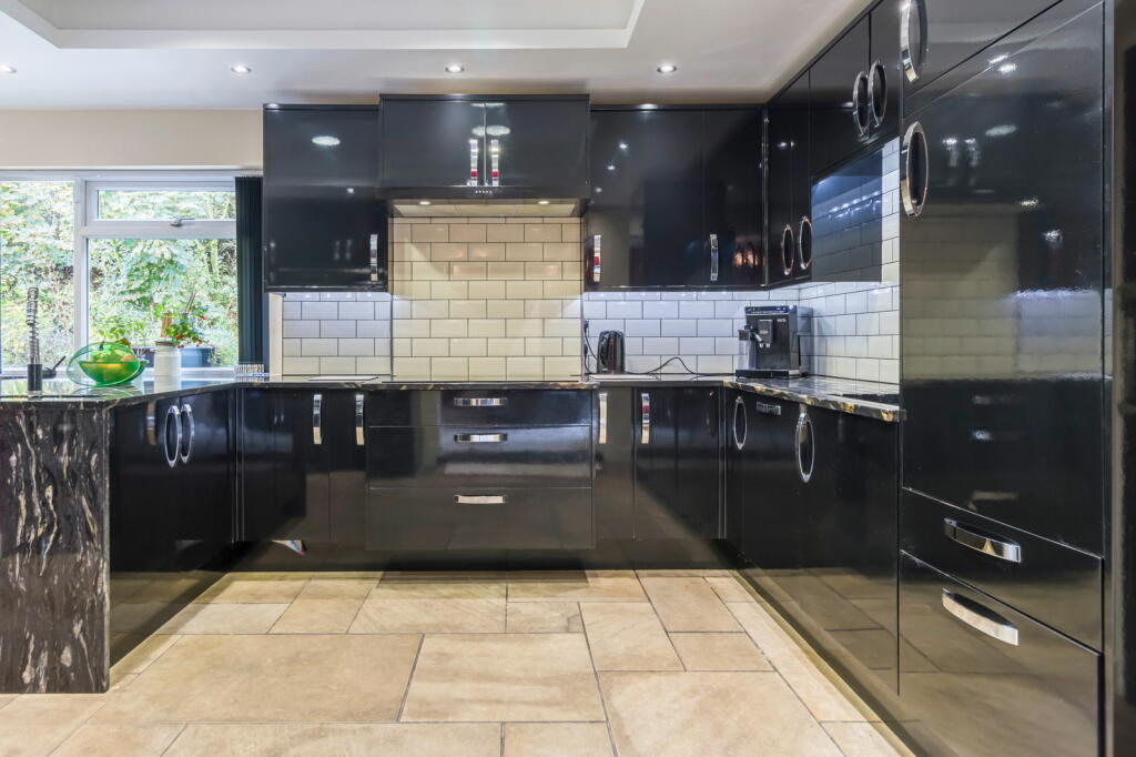 4 bed Detached