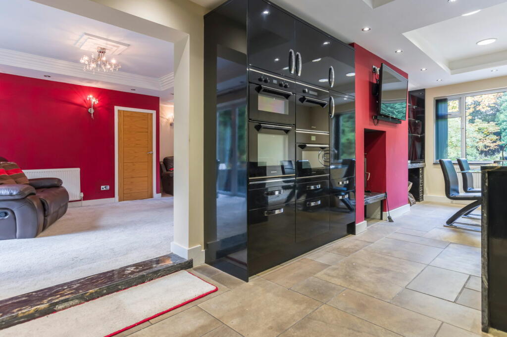 4 bed Detached
