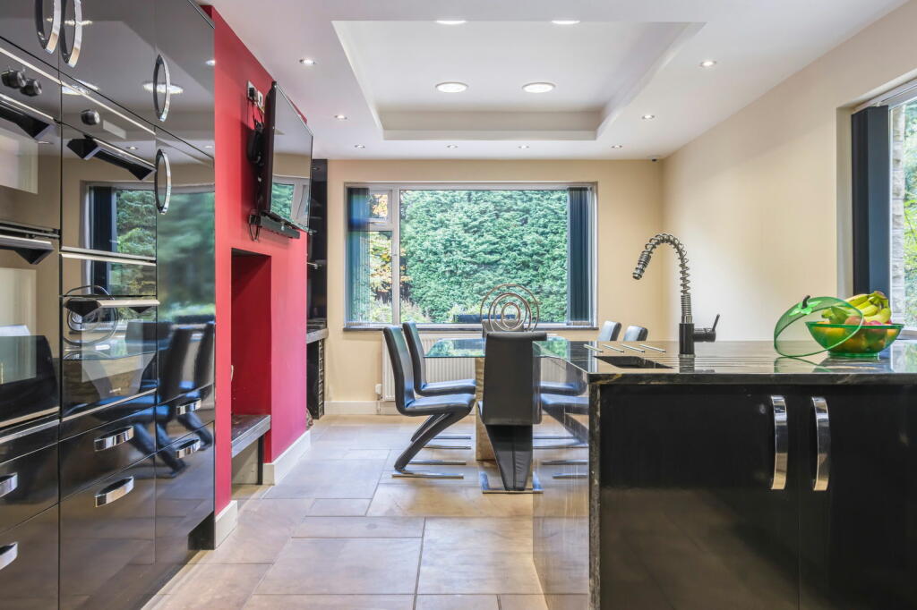 4 bed Detached