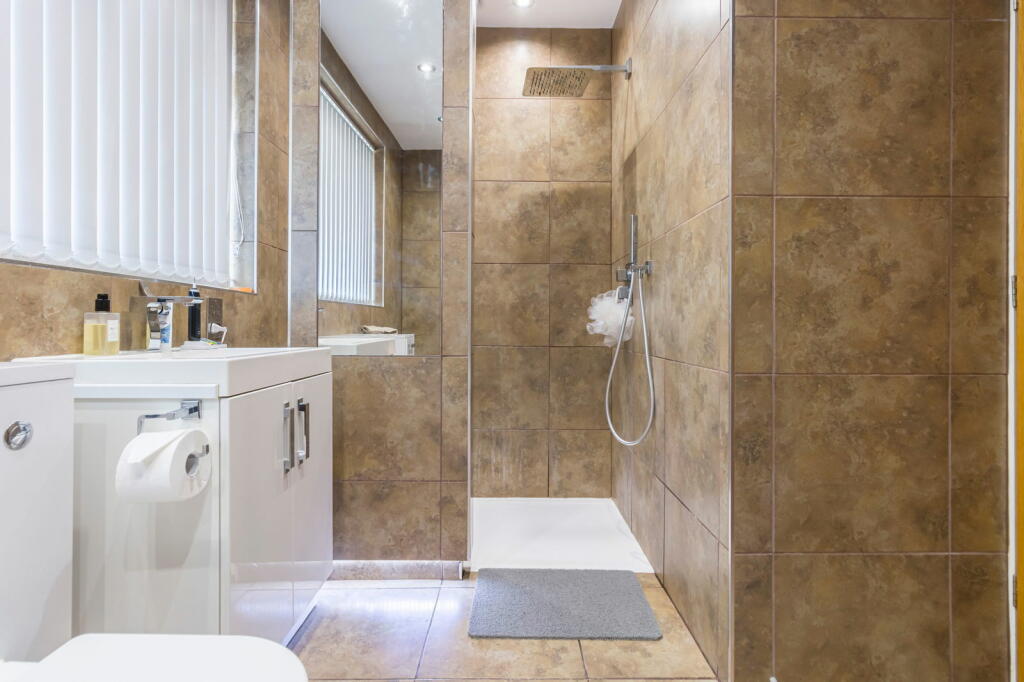 4 bed Detached