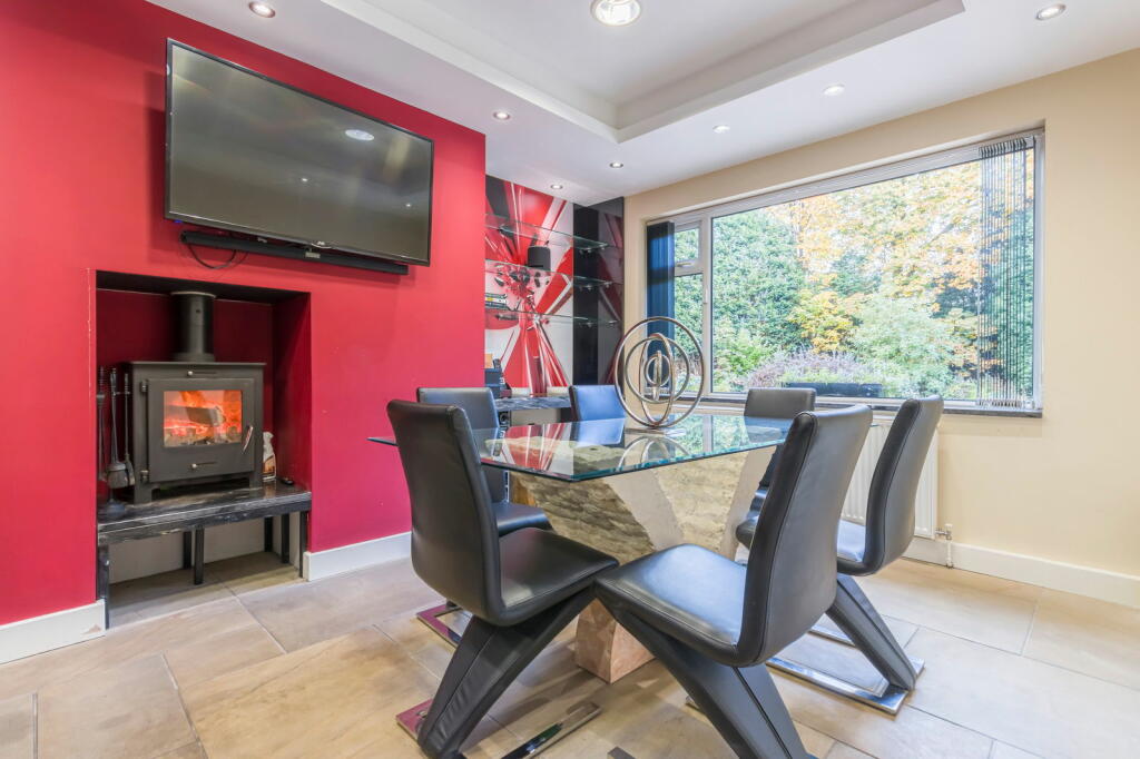 4 bed Detached