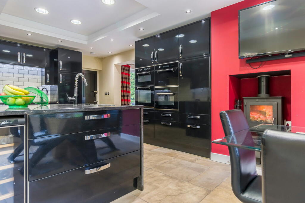 4 bed Detached