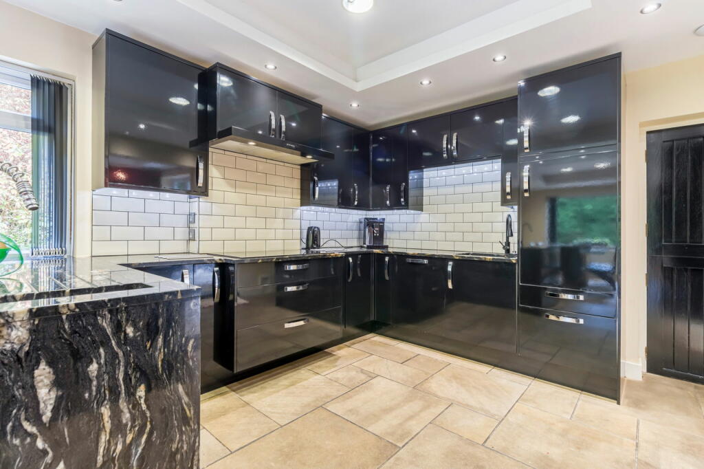 4 bed Detached