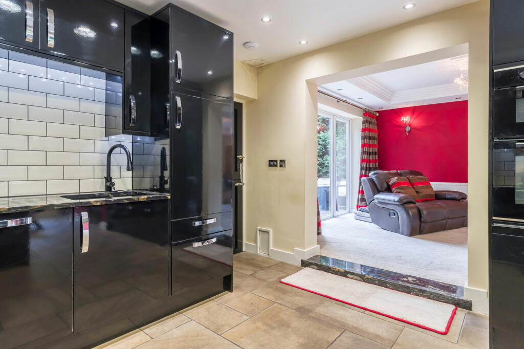 4 bed Detached