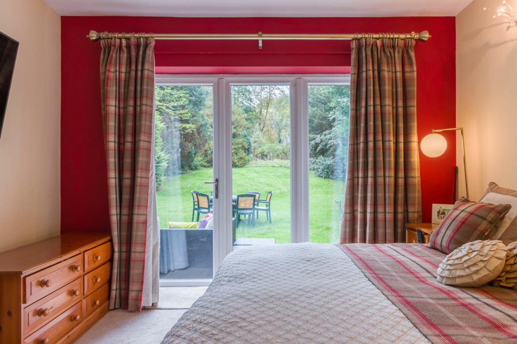 4 bed Detached
