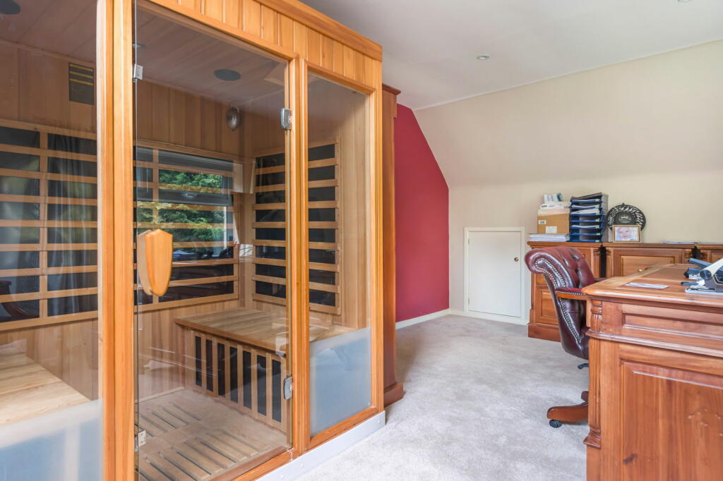 4 bed Detached