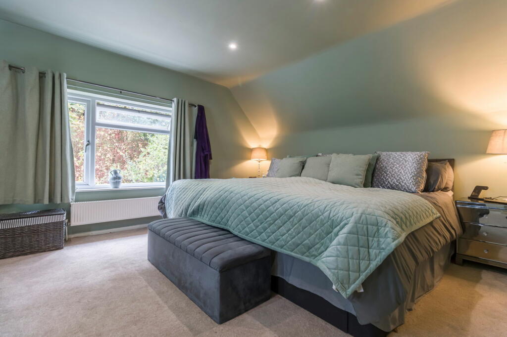 4 bed Detached