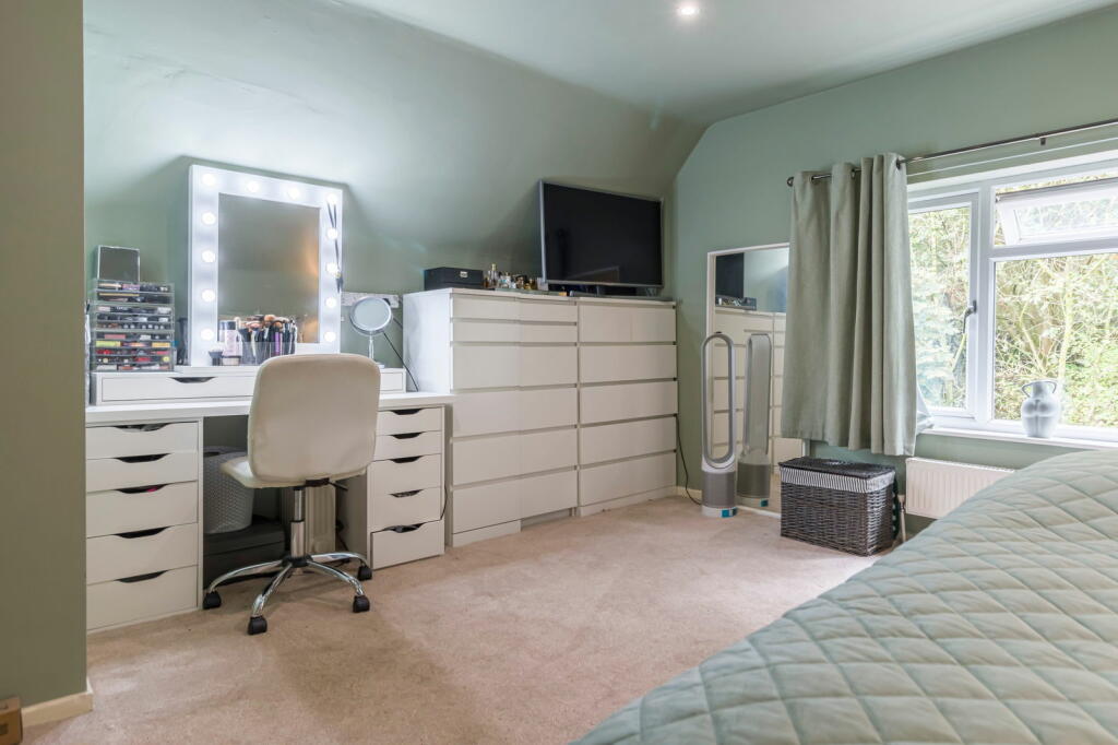 4 bed Detached