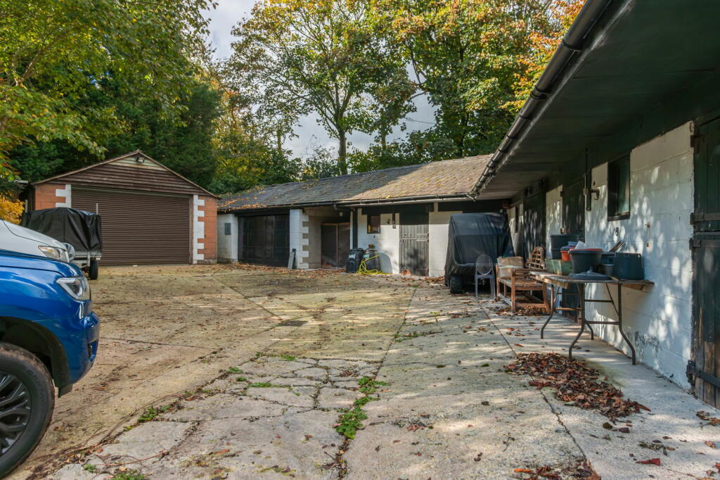 4 bed Detached