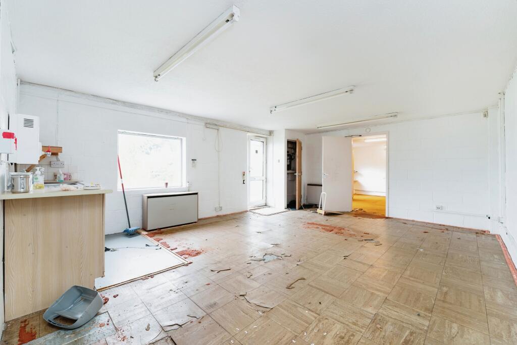 5 bed Semi-Detached
