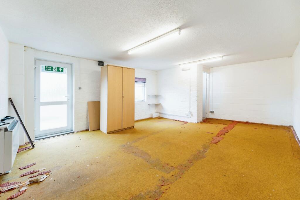 5 bed Semi-Detached
