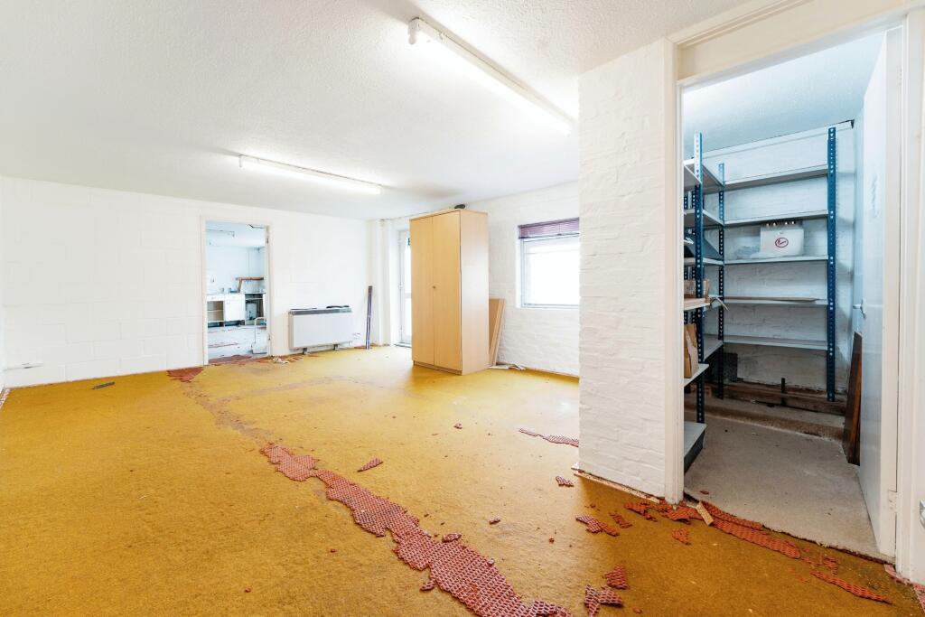 5 bed Semi-Detached
